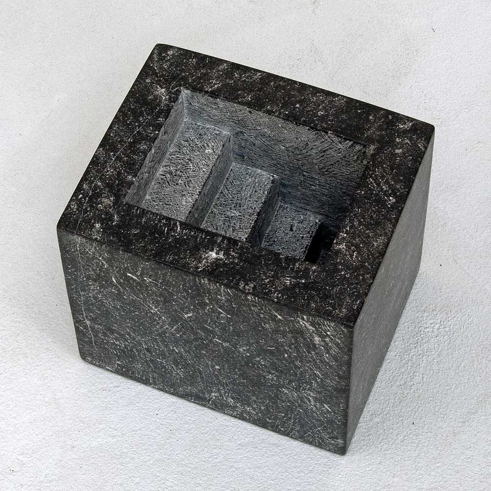 2002. Petit Granit, Kalkstein. 23x25x20cm